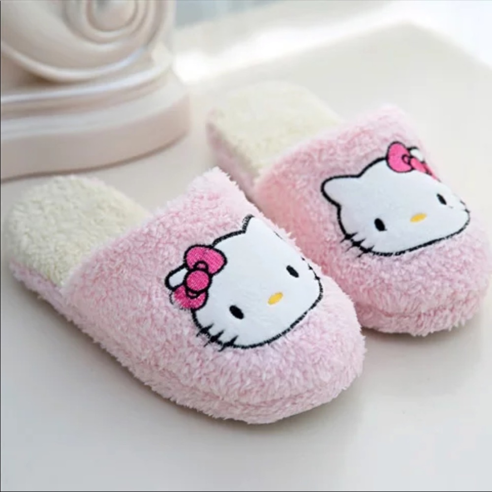 Hello Kitty slippers Pink size 7